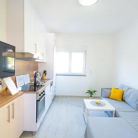 Apartment Plaza By Interhome Podstrana