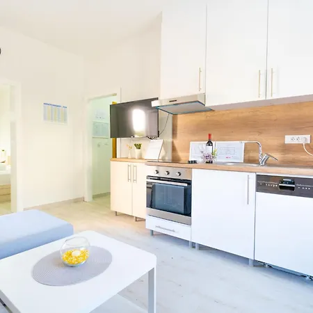 Apartment Plaza By Interhome Podstrana