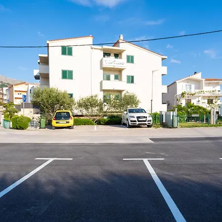 Lucius 2 By Interhome *